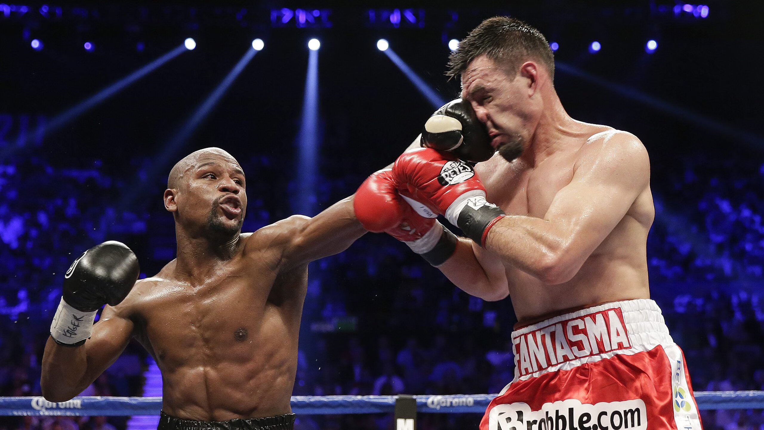 “极速追逐:瞬间超车让全场沸腾”,极速追赶