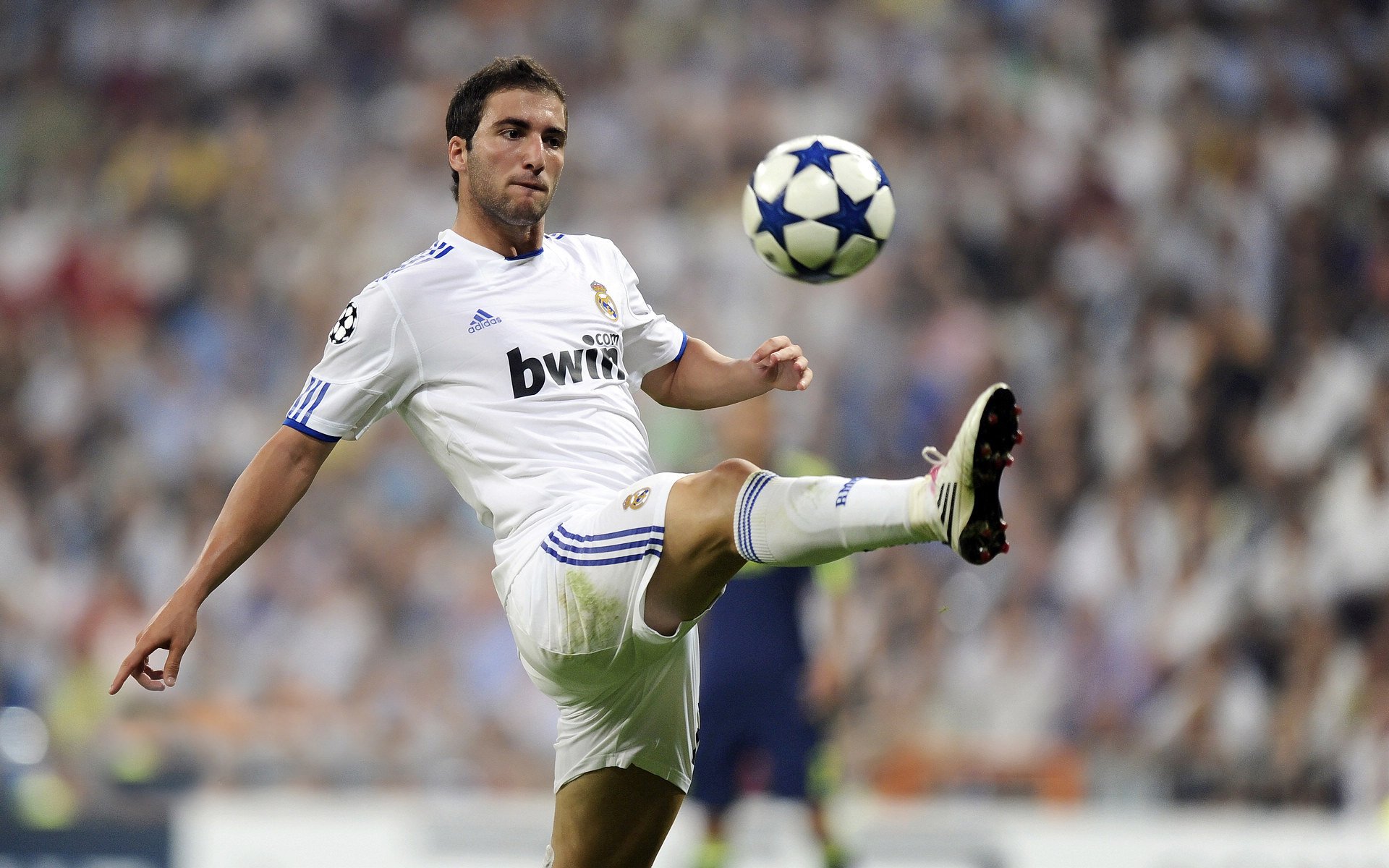 “西甲老牌强队奋起直追,争冠榜上名次不断变动”,西甲老将